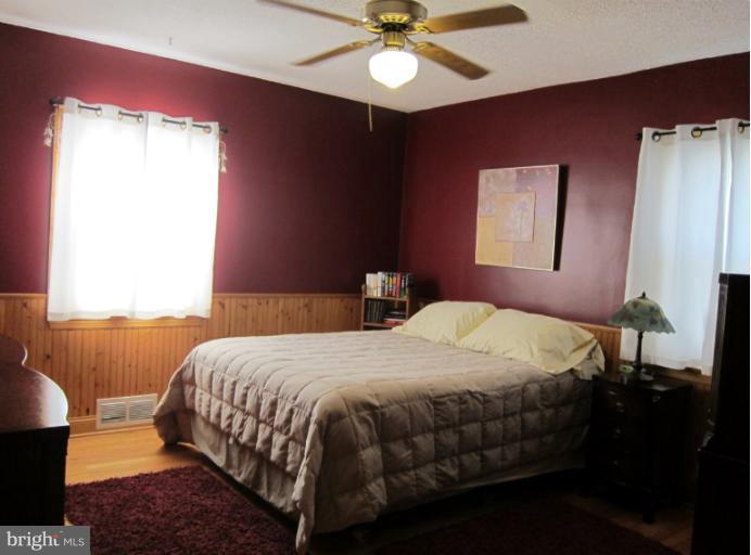 707 Charing Cross Road Baltimore, MD 21229 - Photo 4 of 30 Bedroom # 3