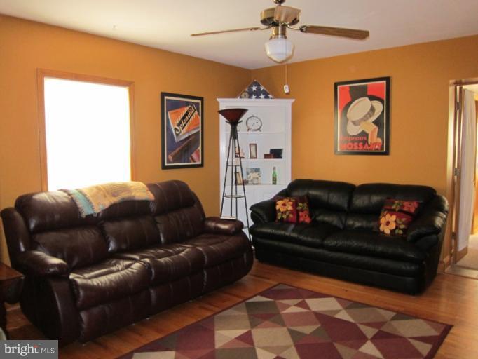 707 Charing Cross Road Baltimore, MD 21229 - Photo 7 of 30 Family Room / Den