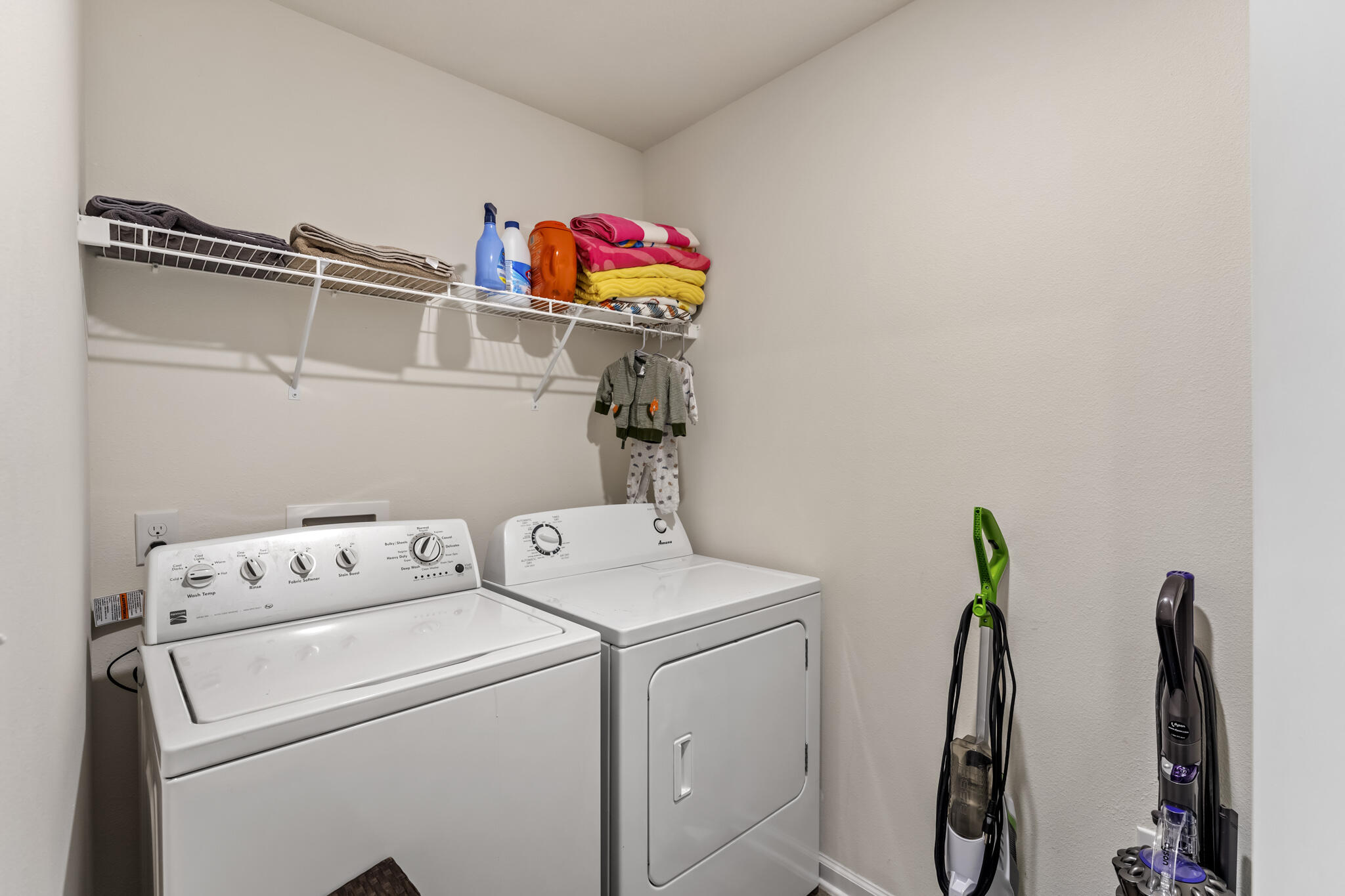 916 Merganser Way Crestview, FL 32539 - Photo 23 of 27 a utility room with dryer and washer