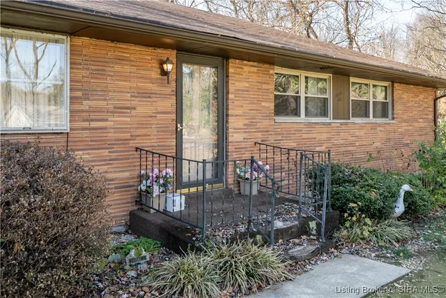 $259,000 | 96 Forest Drive, Jeffersonville, IN 47130