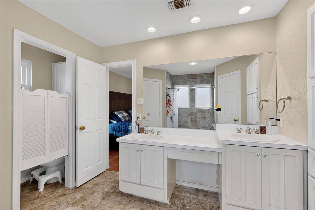 6617 Whitley Road Watauga, TX 76148 - Photo 21 of 36 a bathroom with a sink vanity and a mirror