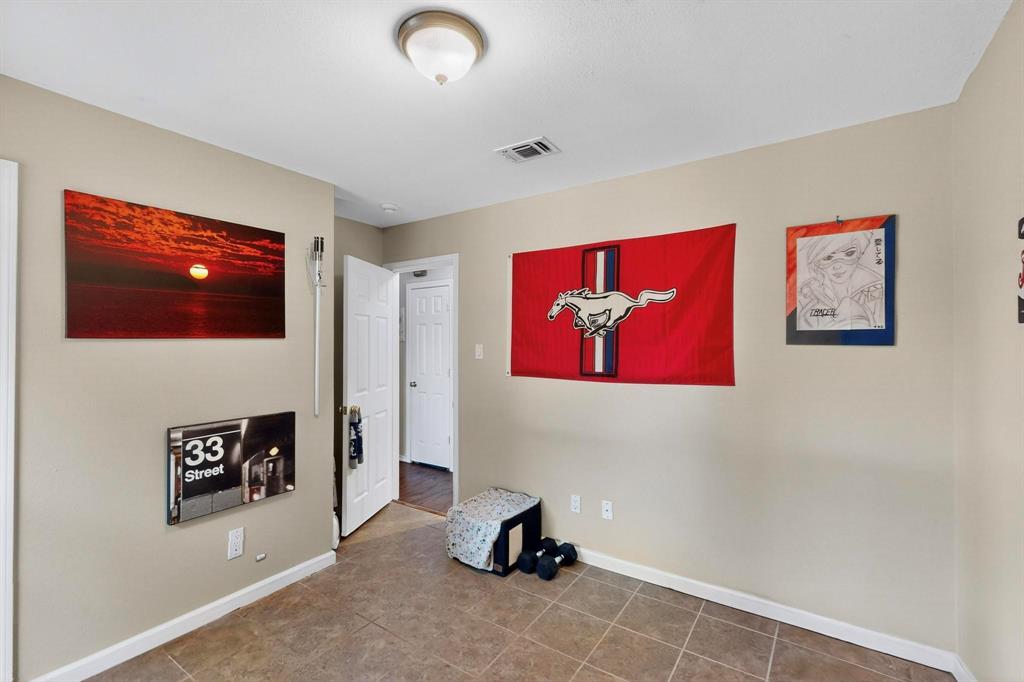 6617 Whitley Road Watauga, TX 76148 - Photo 29 of 36 a living room with furniture