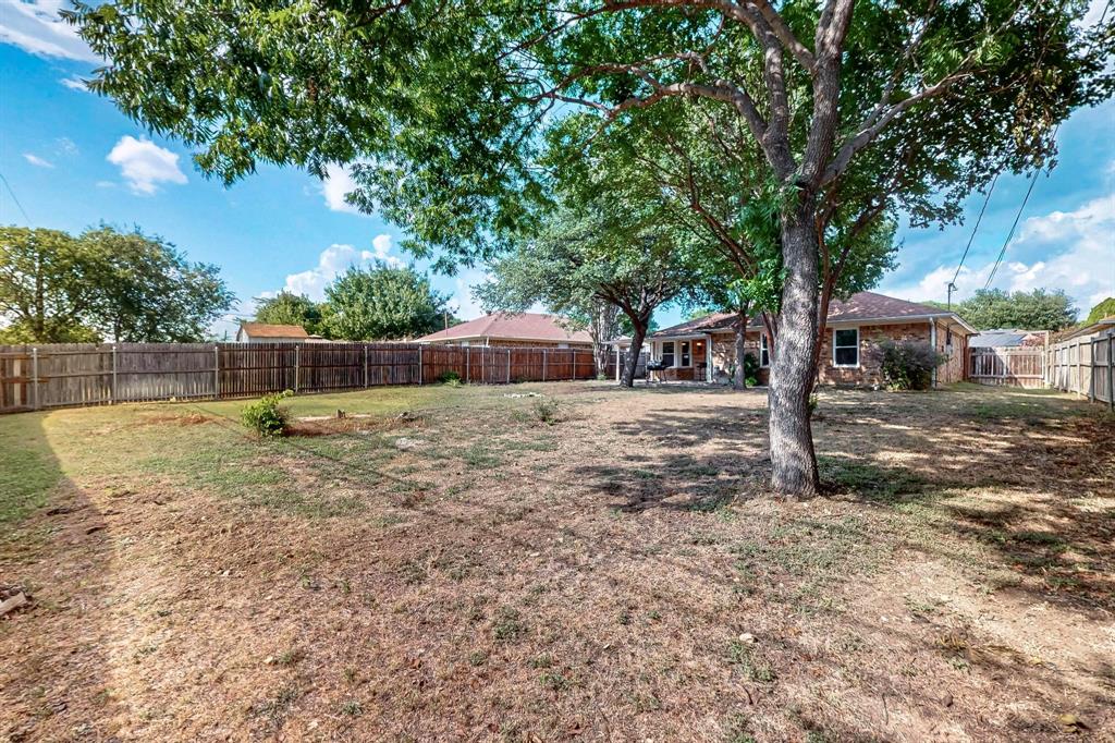6617 Whitley Road Watauga, TX 76148 - Photo 33 of 36 a backyard of a house with table and chairs