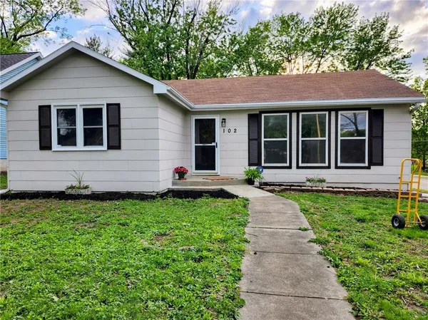 $260,000 | 102 South 18th Street, Leavenworth, KS 66048