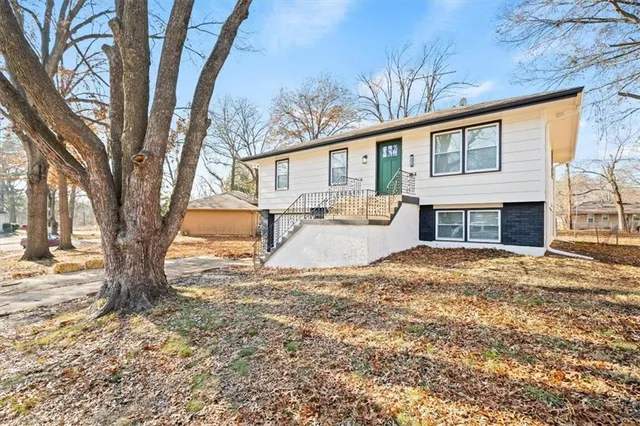 $229,000 | 12012 Bennington Avenue, Grandview, MO 64030