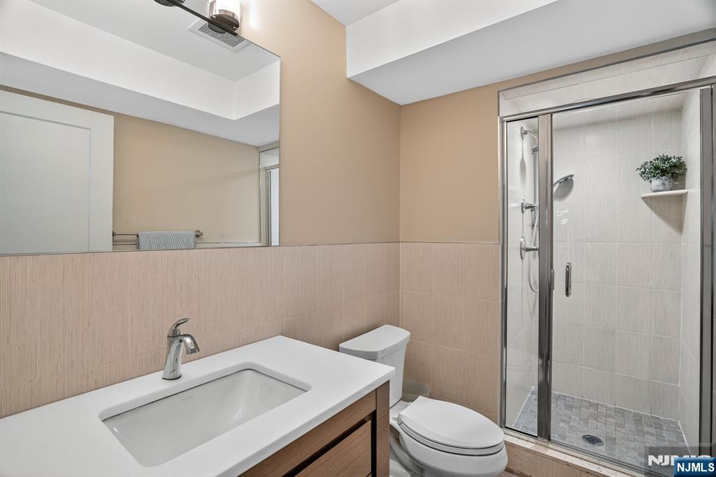 14 Hooks Lane Edgewater, NJ 07020 - Photo 21 of 31