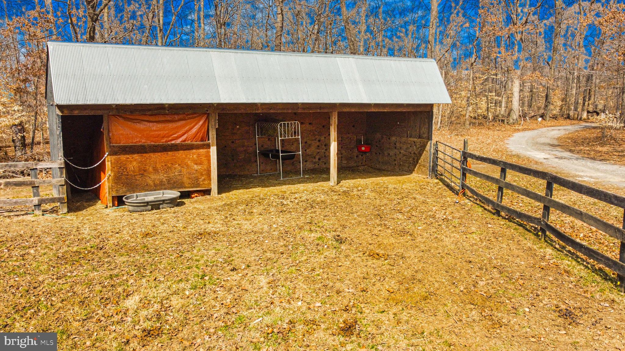 21733 Oatlands Road Aldie, VA 20105 - Photo 19 of 21 Gallery Image 19