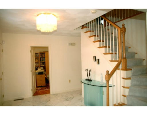 10 Endicott Road Andover, MA 01810 - Photo 3 of 12 Gallery Image 3