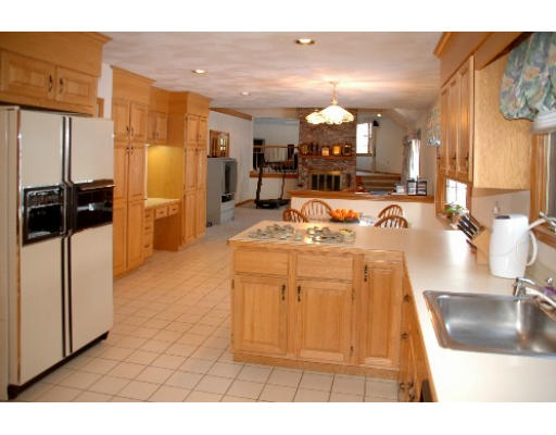 10 Endicott Road Andover, MA 01810 - Photo 8 of 12 Gallery Image 8