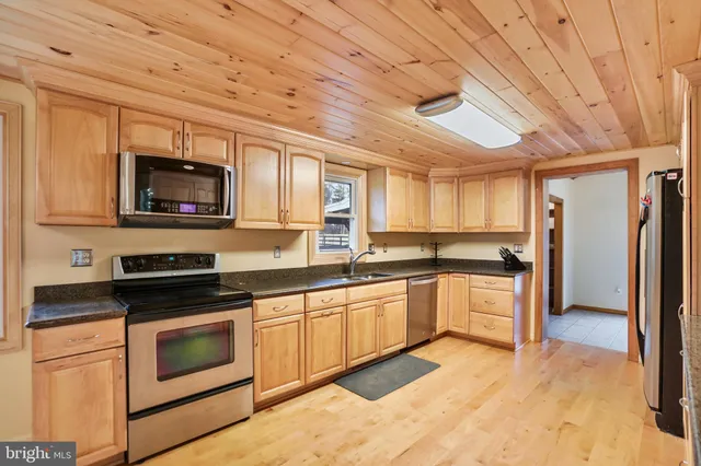 $700,000 | 39362 Rickard Road, Lovettsville, VA 20180