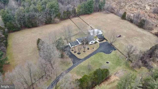 $700,000 | 39362 Rickard Road, Lovettsville, VA 20180