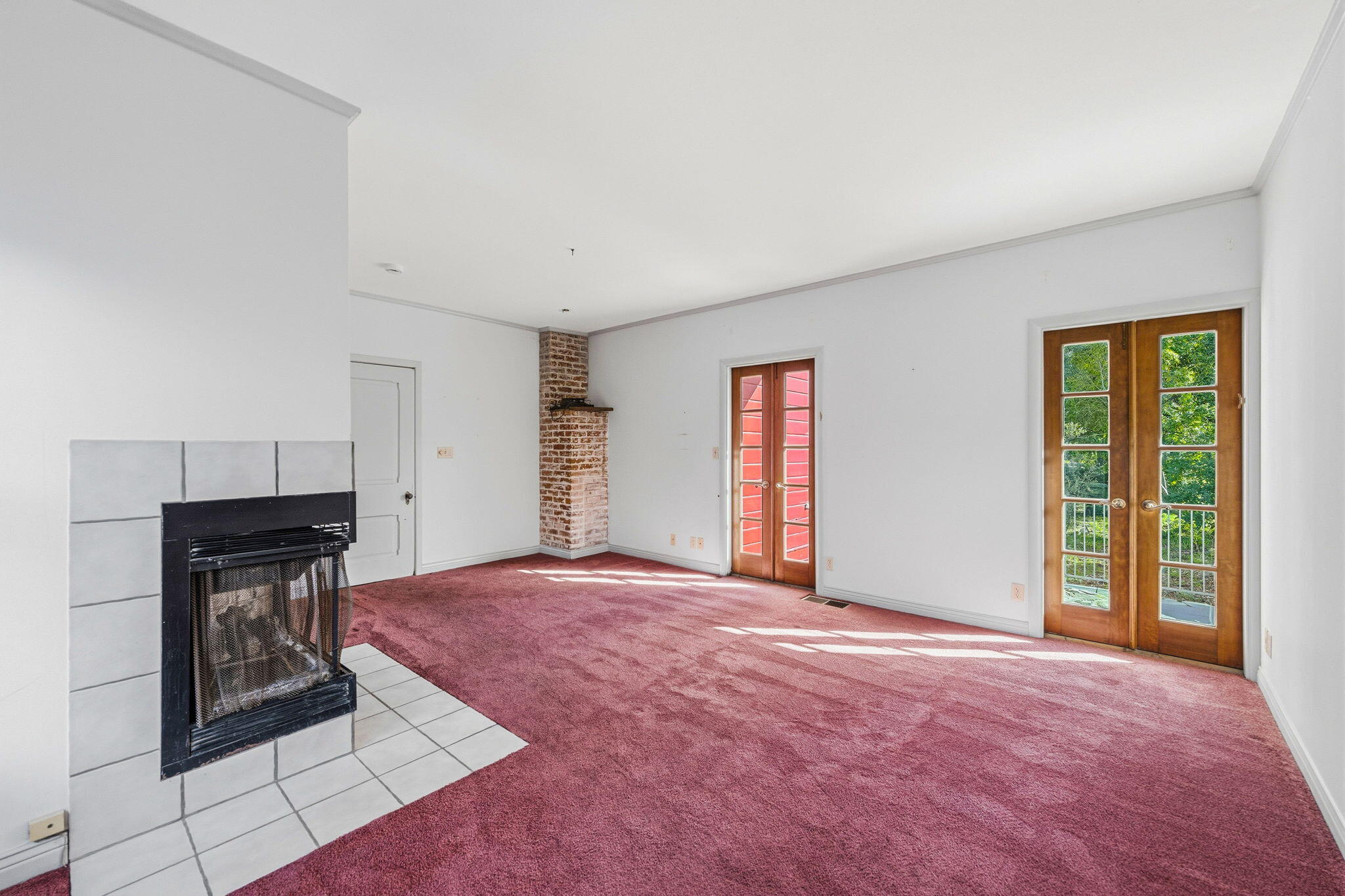 1225 Say Road Santa Paula, CA 93060 - Photo 20 of 45 a view of an empty room with window and a kitchen