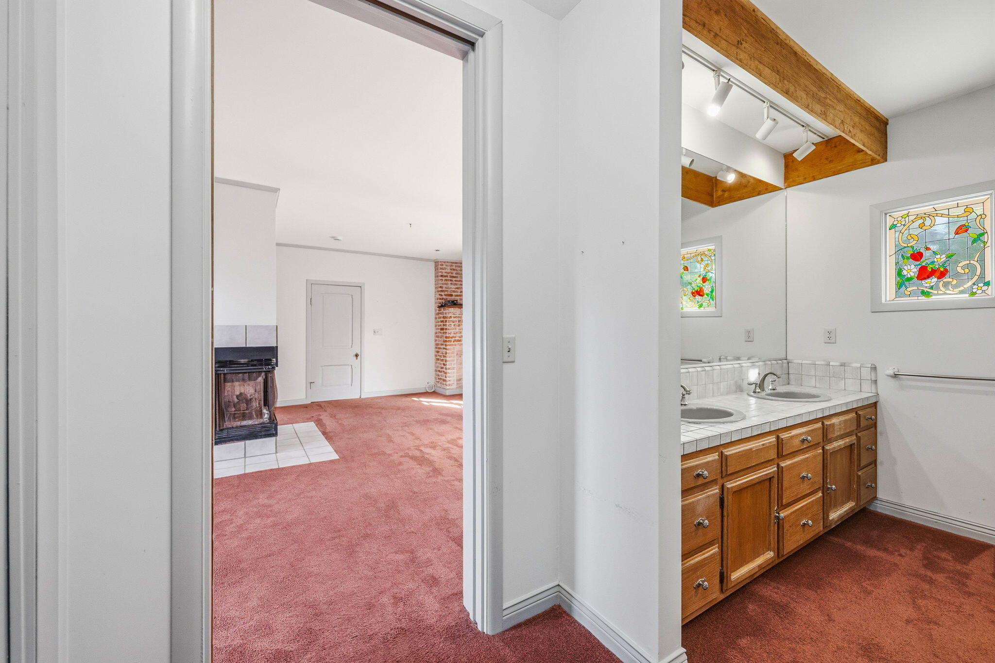 1225 Say Road Santa Paula, CA 93060 - Photo 21 of 45 a view of hallway with washer and dryer