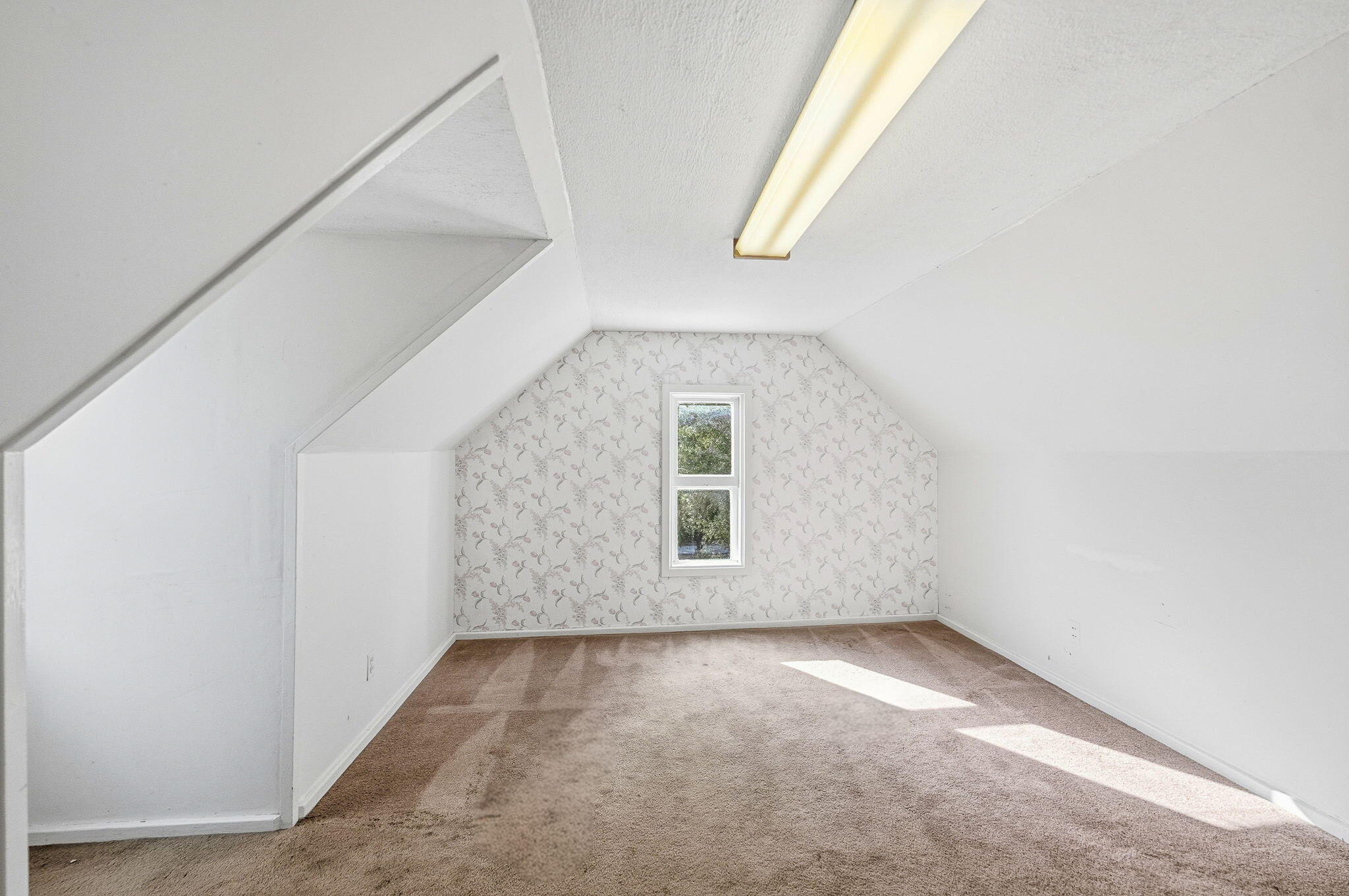 1225 Say Road Santa Paula, CA 93060 - Photo 28 of 45 an empty room with a windows and entrance