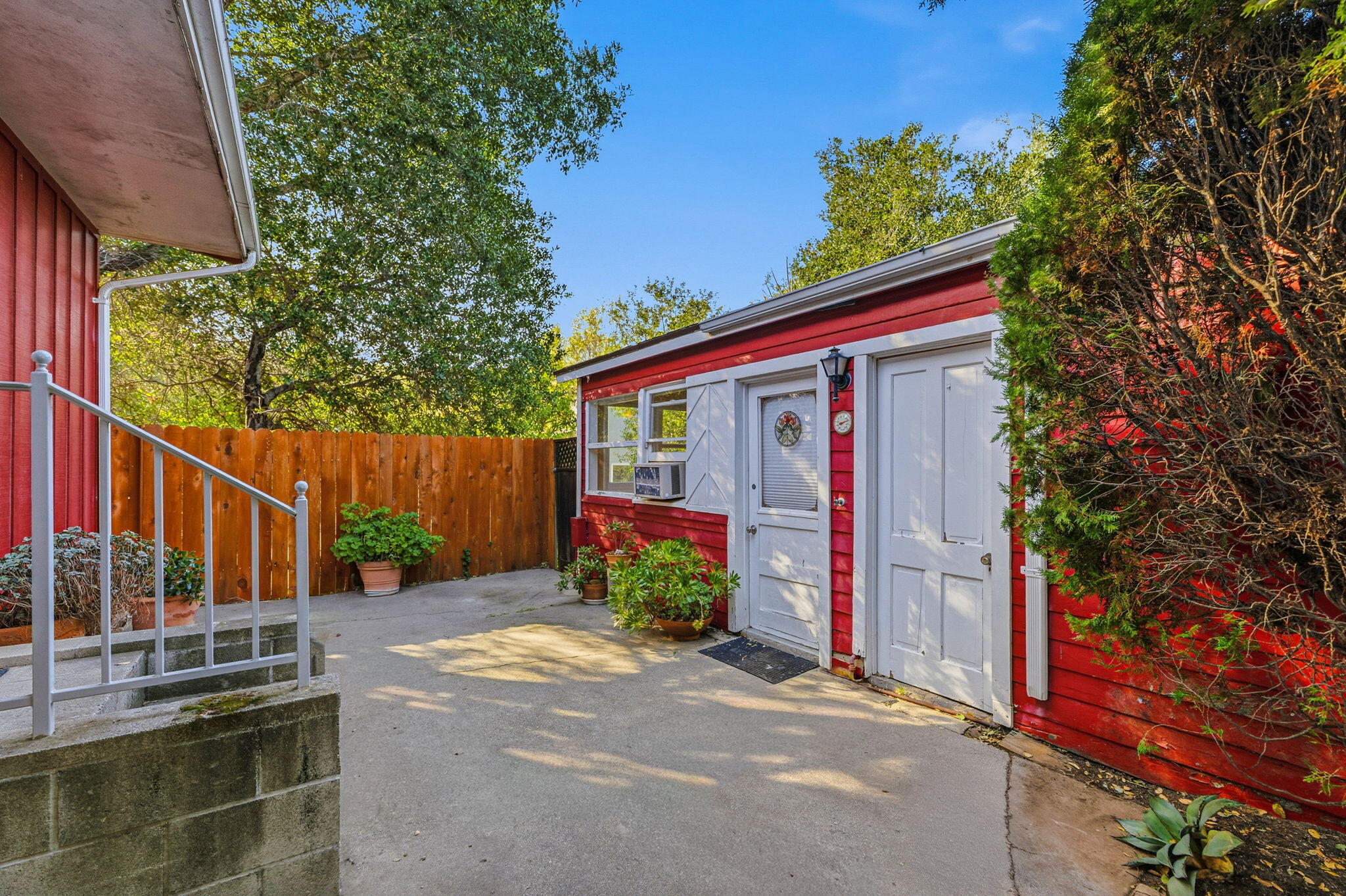 1225 Say Road Santa Paula, CA 93060 - Photo 31 of 45 a view of a house with floor to ceiling window and wooden fence
