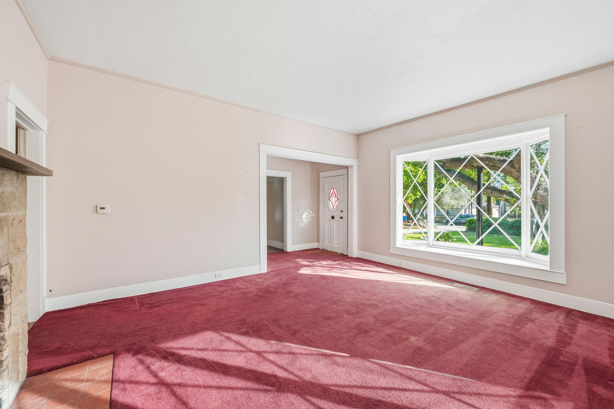 1225 Say Road Santa Paula, CA 93060 - Photo 6 of 45 an empty room with windows and closet