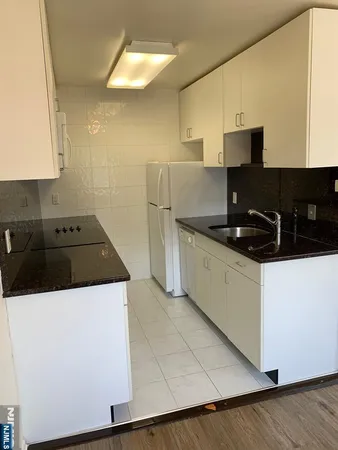 $2,100 | 153 Park Avenue, Unit 153C, Park Ridge, NJ 07656