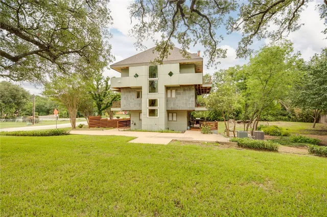 $520,000 | 1015 East 24th Street, Bryan, TX 77803