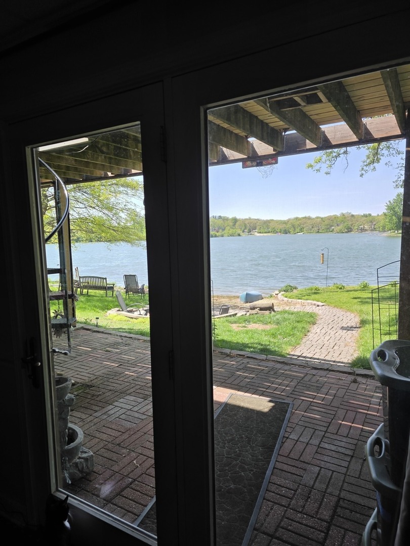 107 Comanche Trail Loda, IL 60948 - Photo 22 of 37 a view of swimming pool from a yard