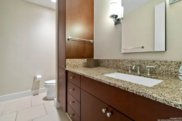 $4,000 | 610 East Market Street, Unit 2915, San Antonio, TX 78205