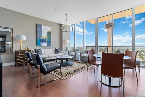 $4,000 | 610 East Market Street, Unit 2915, San Antonio, TX 78205