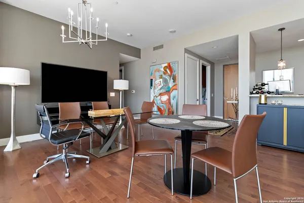 $4,000 | 610 East Market Street, Unit 2915, San Antonio, TX 78205