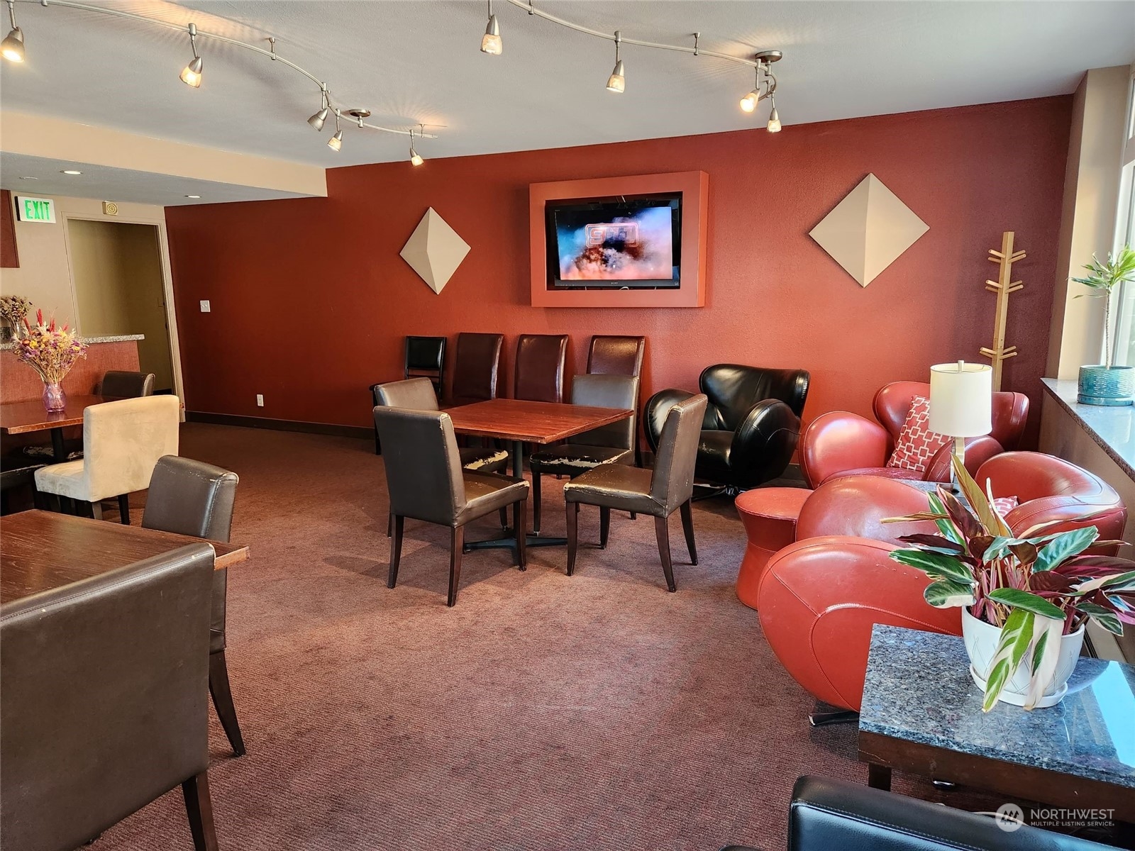2100 3rd Avenue, Unit 2106 Seattle, WA 98121 - Photo 18 of 25 a workspace with furniture and window