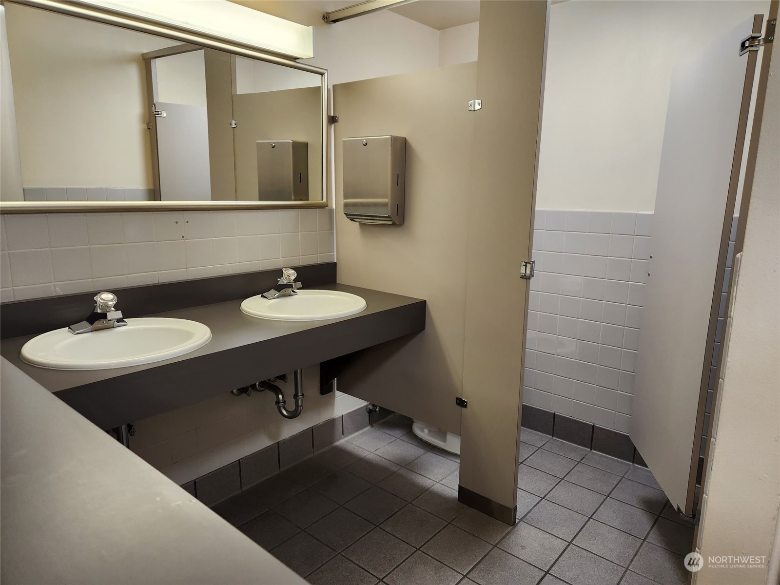 2100 3rd Avenue, Unit 2106 Seattle, WA 98121 - Photo 22 of 25 a bathroom with a sink and a mirror