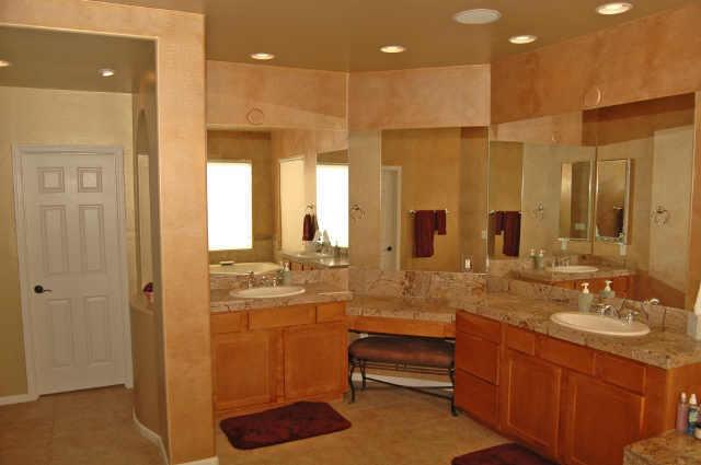 3653 East Maffeo Road Phoenix, AZ 85050 - Photo 3 of 5 Master Bath