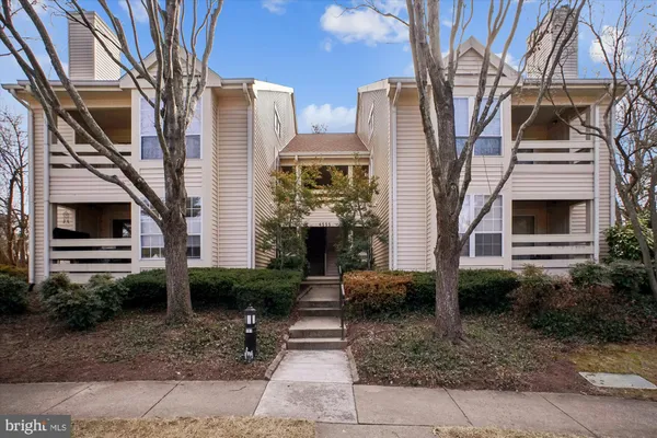 $419,000 | 4555 Interlachen Court, Unit J, Alexandria, VA 22312