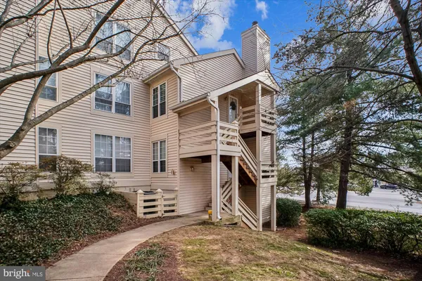 $419,000 | 4555 Interlachen Court, Unit J, Alexandria, VA 22312
