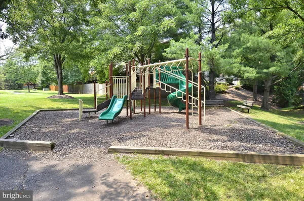 $419,000 | 4555 Interlachen Court, Unit J, Alexandria, VA 22312