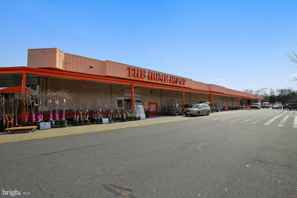 $419,000 | 4555 Interlachen Court, Unit J, Alexandria, VA 22312