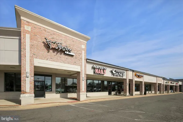 $419,000 | 4555 Interlachen Court, Unit J, Alexandria, VA 22312