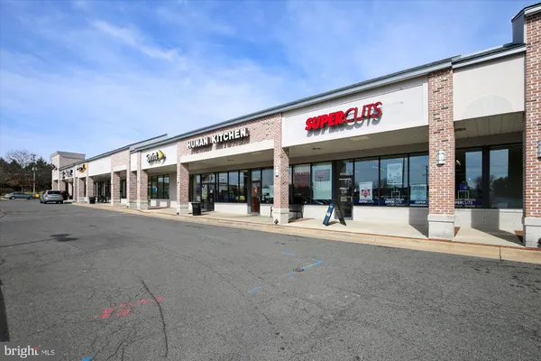 $419,000 | 4555 Interlachen Court, Unit J, Alexandria, VA 22312