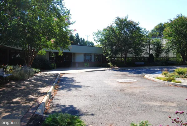 $419,000 | 4555 Interlachen Court, Unit J, Alexandria, VA 22312