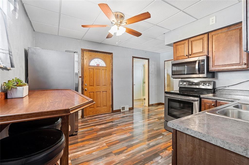 1144 Taggart Street McKees Rocks, PA 15136 - Photo 11 of 20