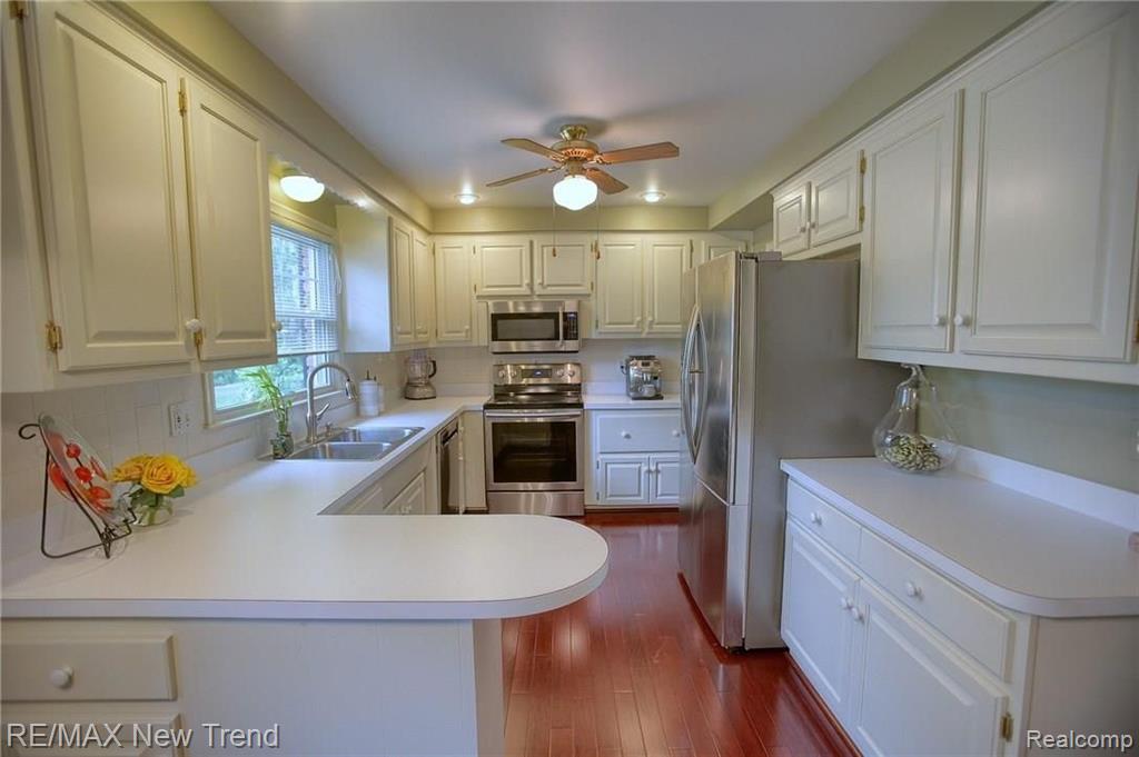 28620 Westerleigh Road Farmington Hills, MI 48334 - Photo 7 of 23