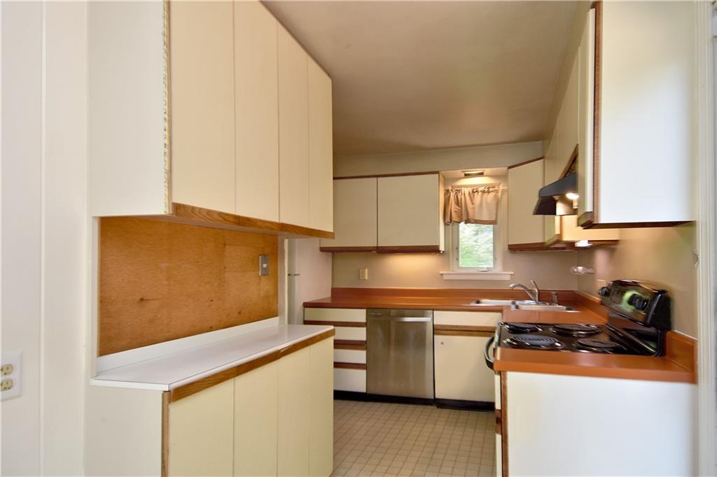 2278 Meadow Road Pittsburgh, PA 15237 - Photo 9 of 25 Gallery Image 9