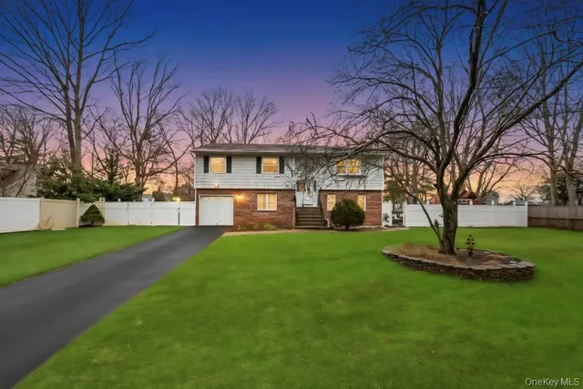 $699,000 | 542 Freeman Avenue, Brentwood, NY 11717