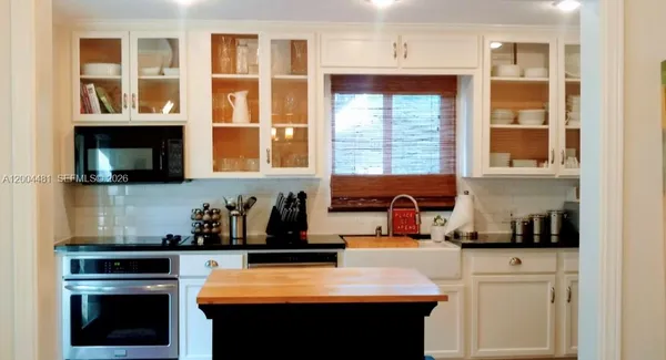 $888,000 | 5718 Southwest 48th Street, Miami, FL 33155