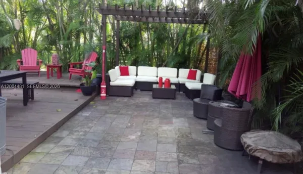 $888,000 | 5718 Southwest 48th Street, Miami, FL 33155