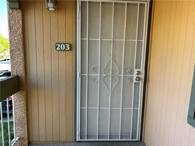 $1,095 | 5166 South Jones Boulevard, Unit 203, Las Vegas, NV 89118