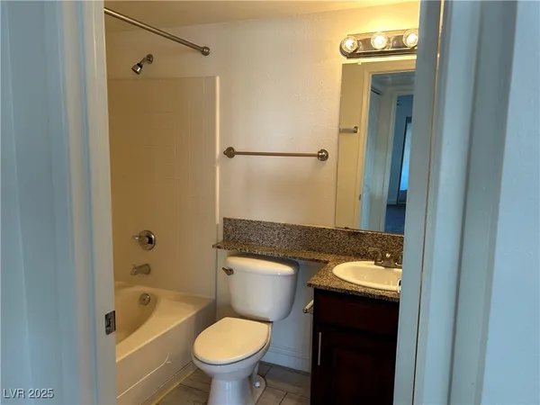 $995 | 5166 South Jones Boulevard, Unit 203, Las Vegas, NV 89118