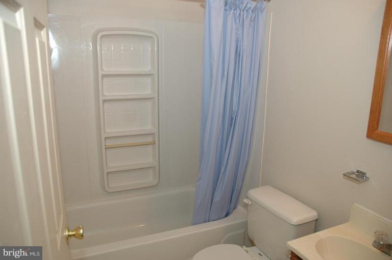 7722 Huntsman Boulevard Springfield, VA 22153 - Photo 7 of 23 Bath #4