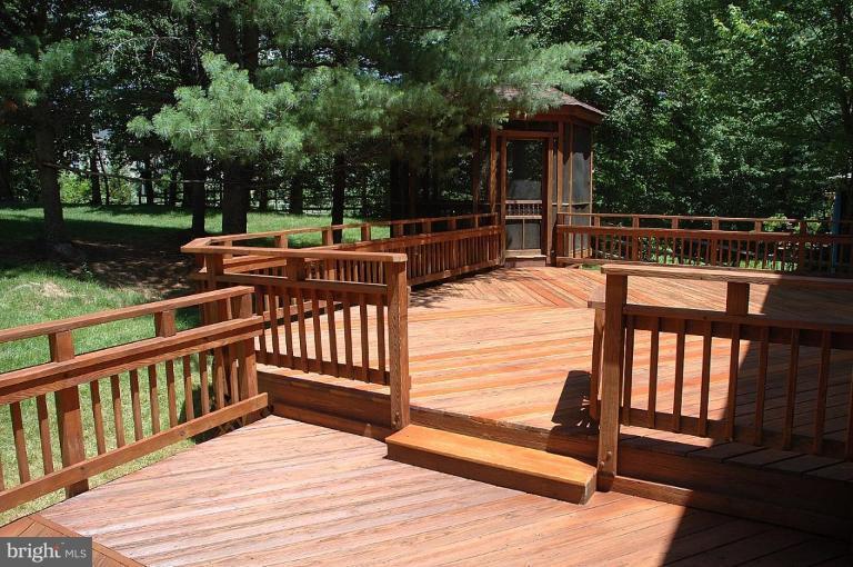 7722 Huntsman Boulevard Springfield, VA 22153 - Photo 9 of 23 Deck - View from