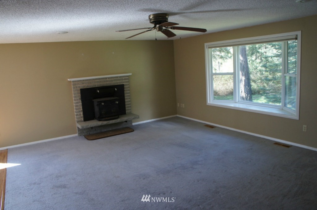 334 Valley Road Oak Harbor, WA 98277 - Photo 3 of 13 Gallery Image 3