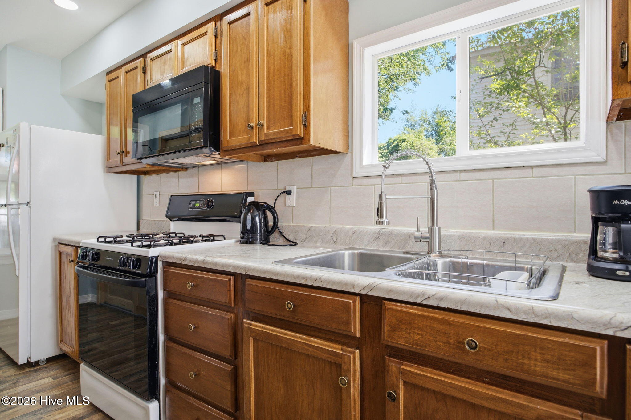 306 Bank Street Elizabeth City, NC 27909 - Photo 8 of 39 36-web-or-mls-img_0098