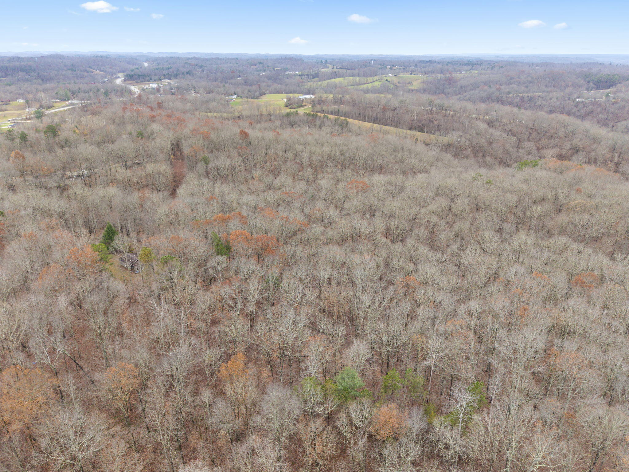 643 Baker Barr Subdivision Road Beattyville, KY 41311 - Photo 9 of 16 24-web-or-mls-DJI_20251122122848_0036_D