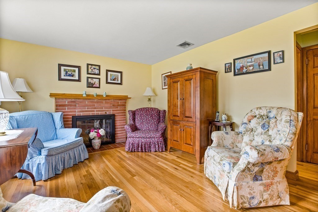 4 Marshall Road Hingham, MA 02043 - Photo 12 of 28 Gallery Image 12